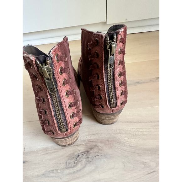 Journee Signature Womens Arika Booties Suede Size 7.5 Fall Boots Western Brown - Picture 5 of 6